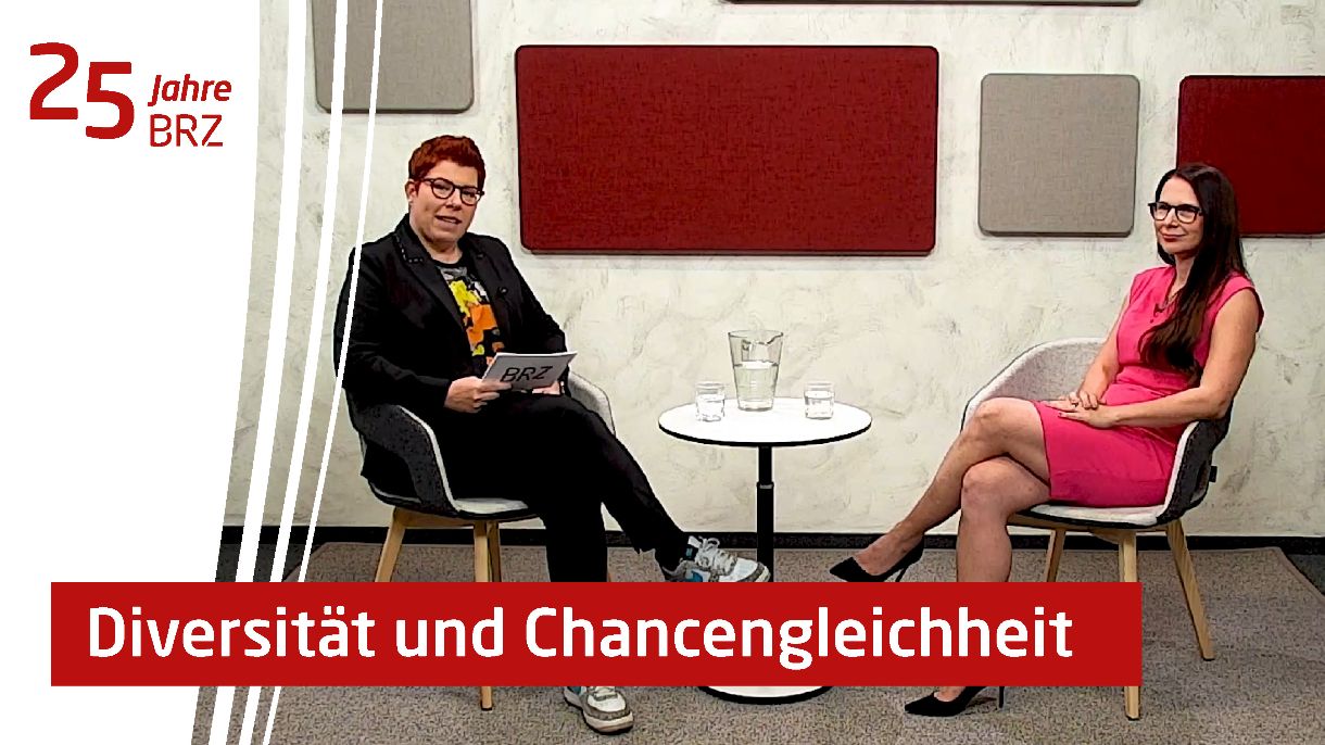 Katharina Wimberger und Daniela Mühlberger-Spicker im Studio