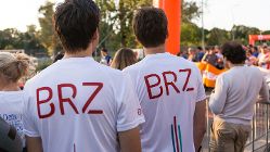 BRZ-Läufer in weißen Laufshirts - Rückenansicht