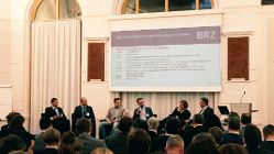 DIMCA Blockchain Eventbühne mit sechs Sprechern