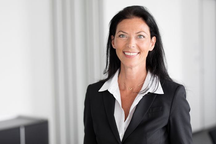 Beate Greilinger, @BRZ/Vynhalek Portrait von Beate Greilinger, Bereichsleiterin Vertrieb des BRZ