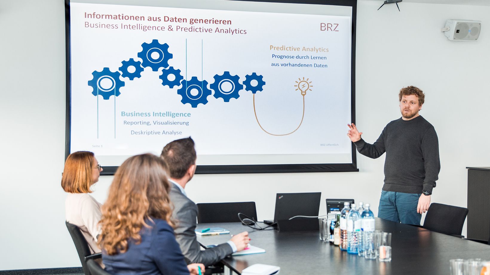 Präsentationssituation über das Thema Predictive Analytics