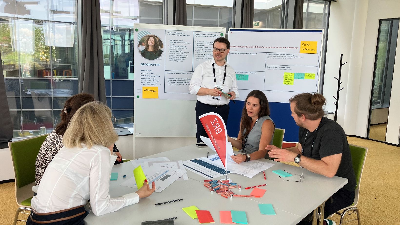 ADV e-Government Konferenz, @BRZ/Katharina Birner Personen sitzen an einem Tisch und arbeiten