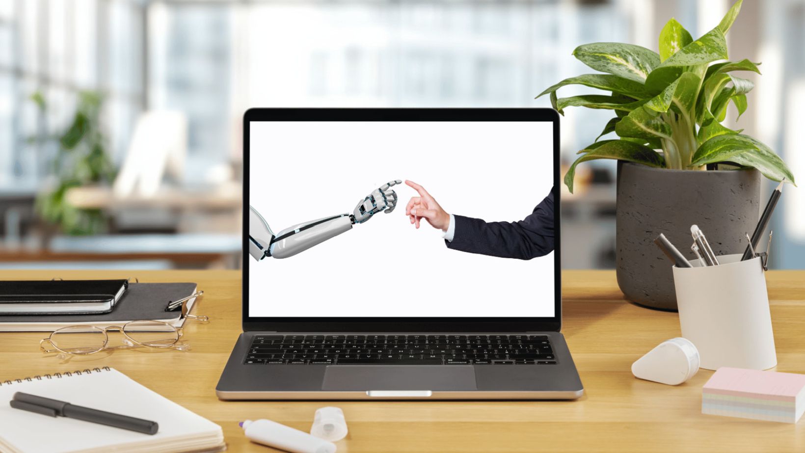 Ein Laptop am Schreibtisch