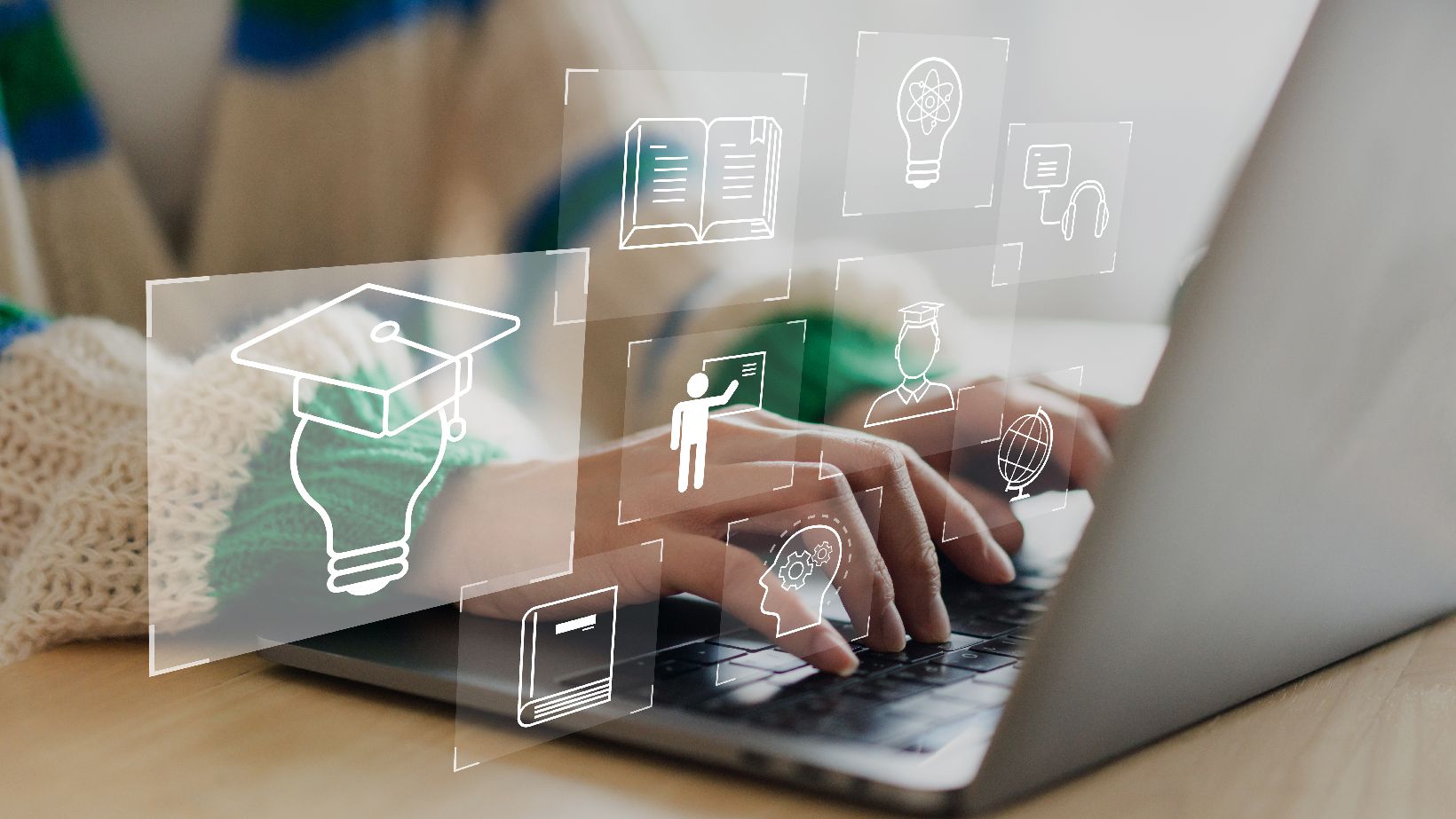 eLearning & Wissensmanagement, @iStock.com/Thitima Uthaiburom Person tippt am Computer, auf dem Bild sind Icons die E-Learning und Wissensmanagement repräsentieren