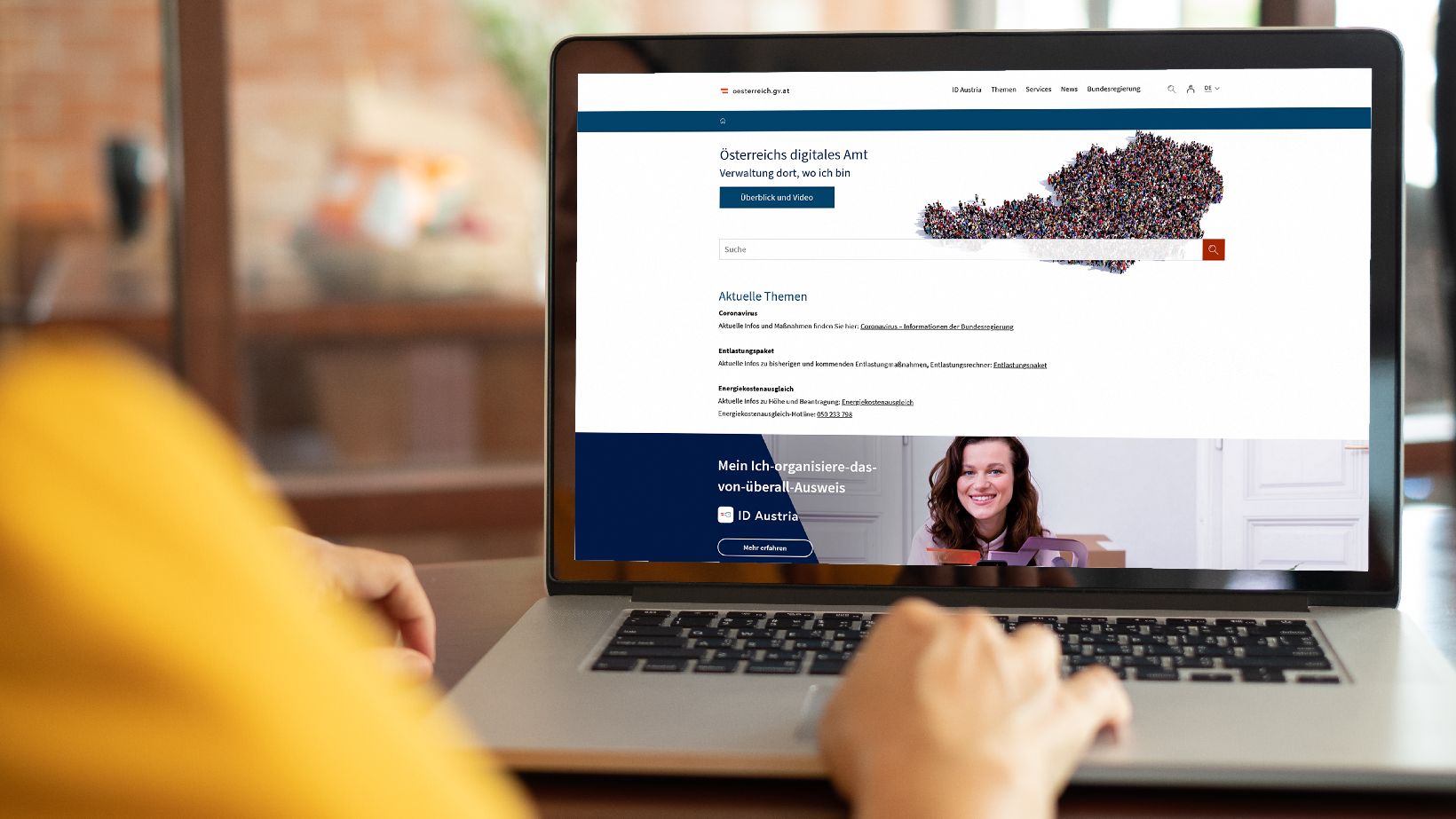 oesterreich.gv.at, @oesterreich.gv.at - iStock.com/utah778 Screenshot der Startseite oesterreich.gv.at auf verschiedenen Endgeräten