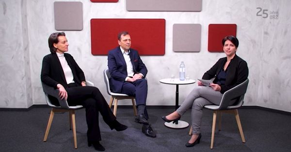 BRZ-Geschäftsführer Christine Sumper-Billinger, Roland Ledinger und Moderatorin Daniela Feuersinger im BRZ-Studio