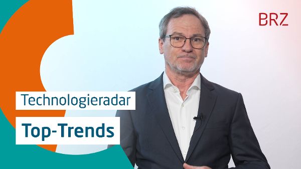 Johann Kalhs spricht in die Kamera