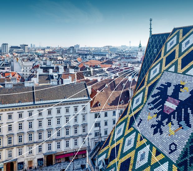 Mit Sicherheit innovativ., @picturedesk.com/Zeljko Dangubic_Westend61 Wiener Skyline vom Stephansdom Dach